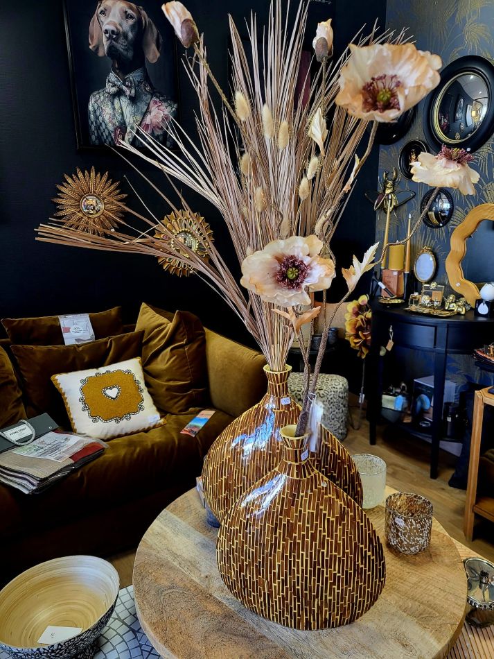 L'art du vase : trois styles, trois signatures Light and Living, J Line, Chehoma